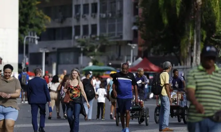 Crescimento populacional desacelera no Brasil e atinge 0,37% em 2026 segundo IBGE