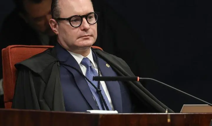 Cristiano Zanin cobra punição após vazamento de sigilo por Deltan Dallagnol