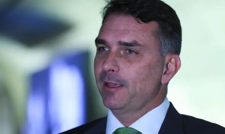 Deputados pedem investigação sobre ligação de Flávio Bolsonaro e Daniel Vorcaro