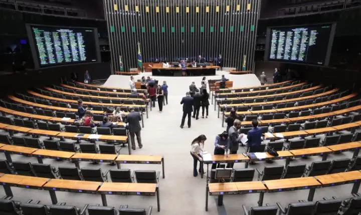 Deputados podem votar novo regime para socorrer ou liquidar bancos