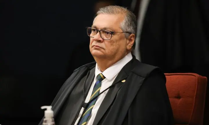Flávio Dino determina apuração sobre emendas parlamentares destinadas a produtora de filme de Bolsonaro