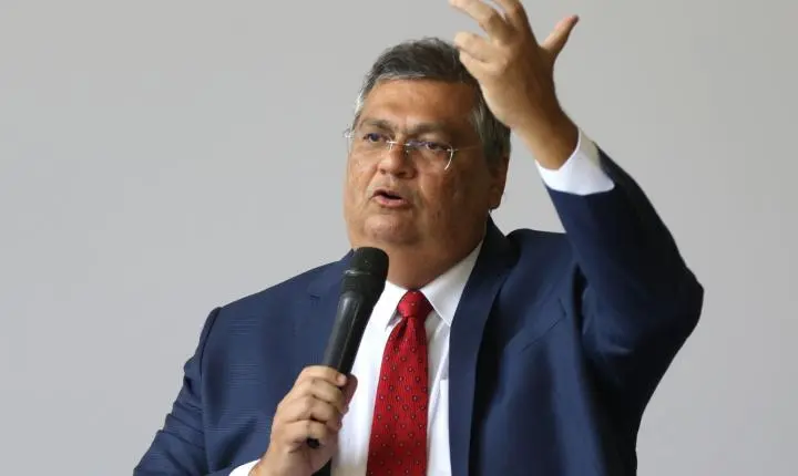 Flávio Dino bloqueia R$ 119 milhões de Valdemar Costa Neto por irregularidades em emendas