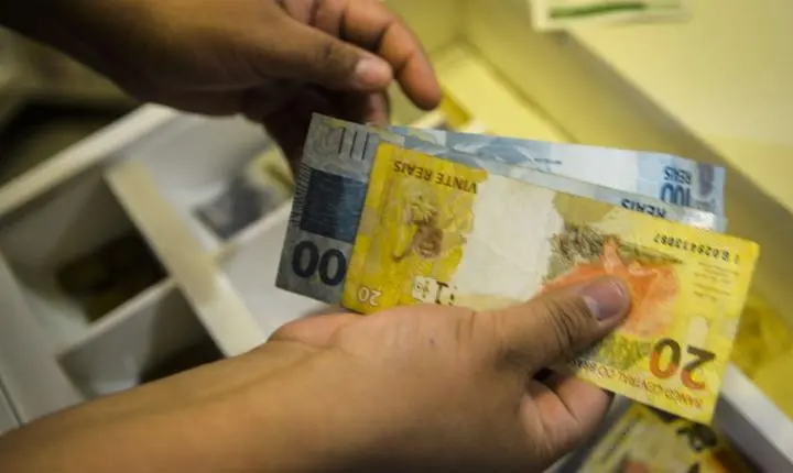 Rendimento médio do trabalhador atinge recorde em 16 estados e no DF, aponta IBGE