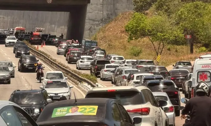 Acidente na BR-230 deixa feridos e complica trânsito em João Pessoa