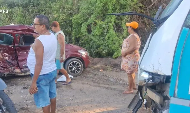 Acidente em Caaporã entre carro e ônibus deixa dois mortos na Paraíba