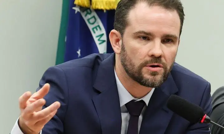 Dario Durigan defende atuação do governo na crise do BRB e repudia críticas