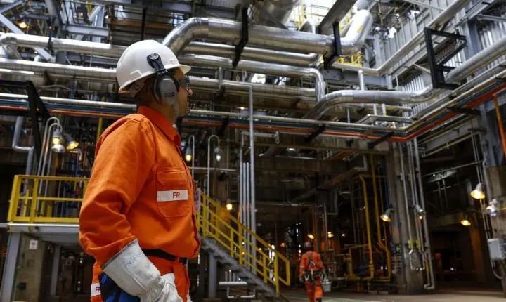 Economia brasileira cresce 0,1% em abril segundo prévia da FGV