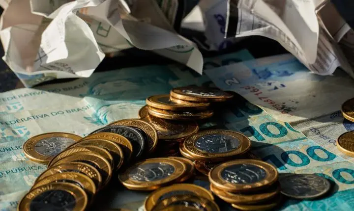 Economia brasileira avança 0,7% em maio, impulsionada pelo consumo das famílias, aponta FGV