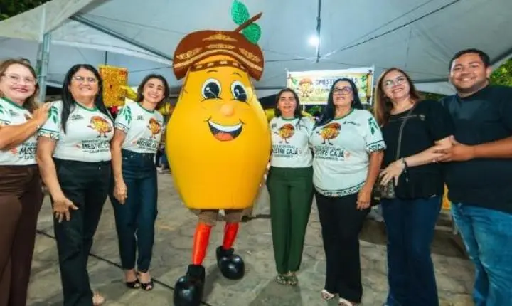 EJA em Movimento reúne estudantes e escolas em Feira de Saberes na Praça da Prefeitura