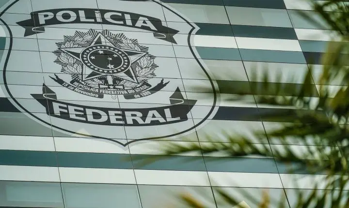 Flávio Bolsonaro nega crime de calúnia contra Lula em defesa enviada à Polícia Federal