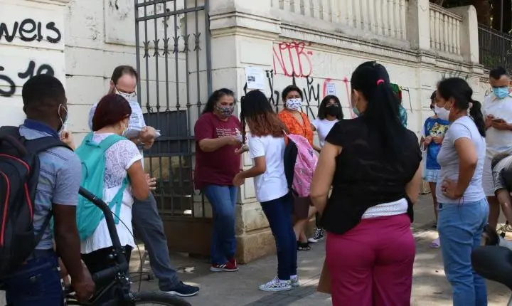 Escolas e o combate à violência contra meninas: o papel crucial na proteção de adolescentes