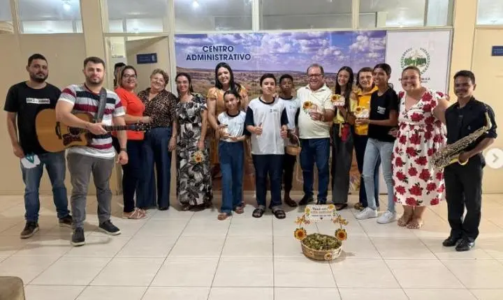 Escola Municipal Mozart Rodrigues aborda saúde mental com alunos em ação do Setembro Amarelo