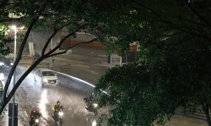 Previsão de chuvas fortes e ventania em São Paulo nos próximos dias