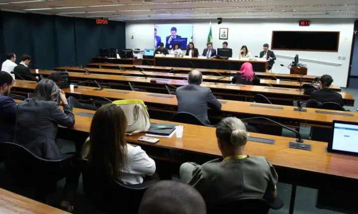 Estudantes e faculdades pedem revisão das regras do Fies para cursos de medicina