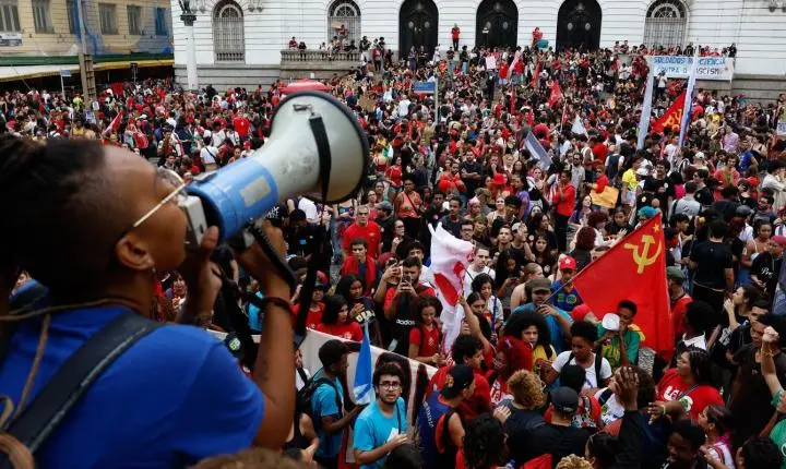 Estudantes realizam atos em diversos estados em apoio a Lula