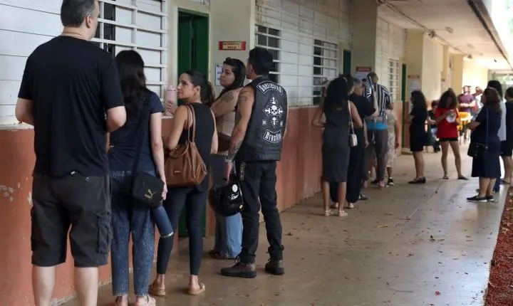 Casos de violência política e discriminação crescem entre estudantes no Brasil