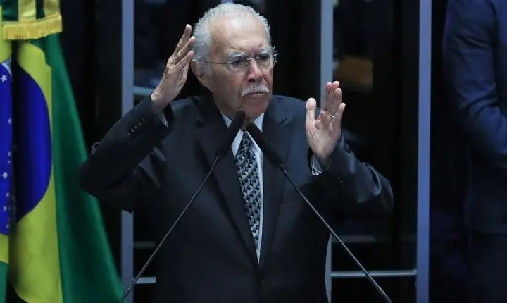 José Sarney é internado com quadro de pneumonia em São Luís