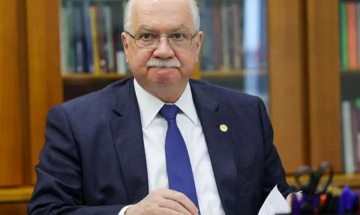 STF: Fachin prevê definição de regras para supersalários ainda em junho