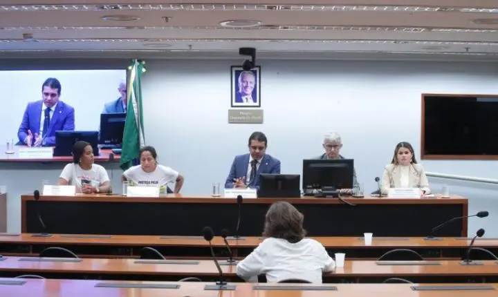 Mães cobram respostas em debate sobre crianças desaparecidas na Câmara