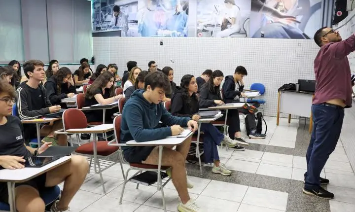 Estudantes pré-selecionados no Fies 2026 devem realizar a validação de informações até segunda-feira