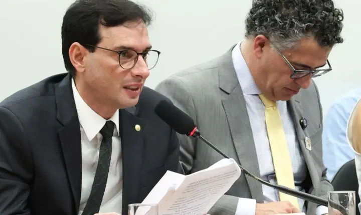 Relator da PEC sugere fim da escala 6x1 com folga preferencial aos domingos