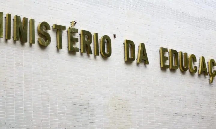 Desempenho de cursos EaD em formação de professores é 53,1% inferior no Enade 2025, revela MEC