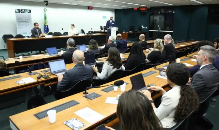 Governo propõe regulação 'cirúrgica' para plataformas digitais na Câmara
