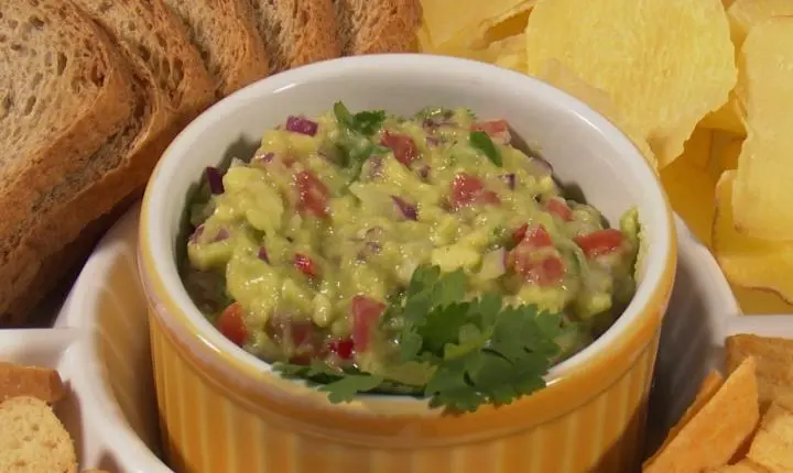 Aprenda a fazer uma deliciosa receita de guacamole no Chef JPB