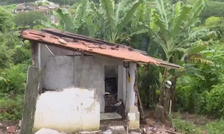 Homem desaparecido é encontrado morto e enterrado em quintal de casa em Campina Grande; suspeito teve residência incendiada