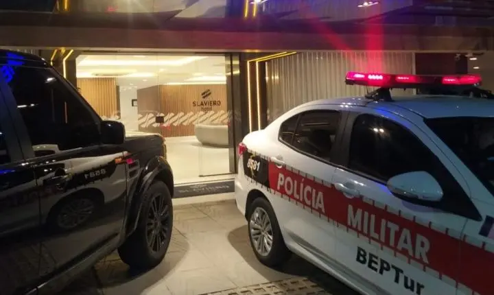 Homem é encontrado morto e algemado em quarto de hotel na orla de João Pessoa