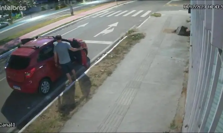 Homem é filmado furtando cone de segurança na Zona Sul de João Pessoa