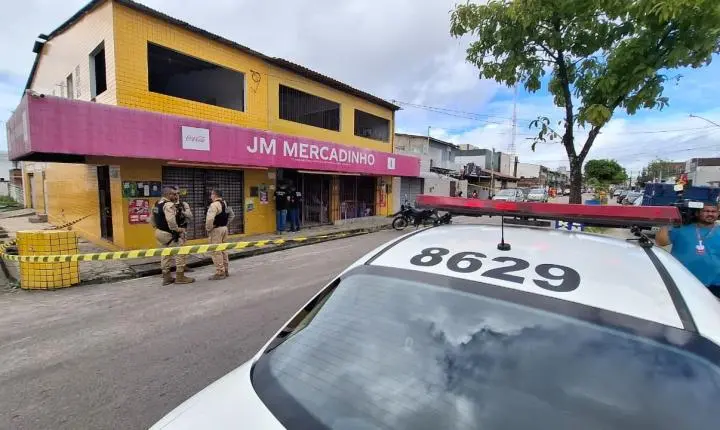 Homem é morto com tiro na cabeça enquanto comprava cerveja em mercado de João Pessoa