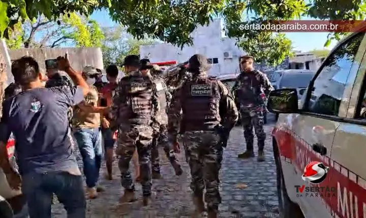 Homem é preso pela ROTAM após quebrar medida protetiva e tentar matar ex-esposa pela segunda vez em Cajazeiras