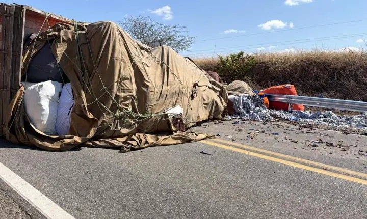 Acidente na BR-230 deixa motorista ferido e causa interdição parcial na Paraíba