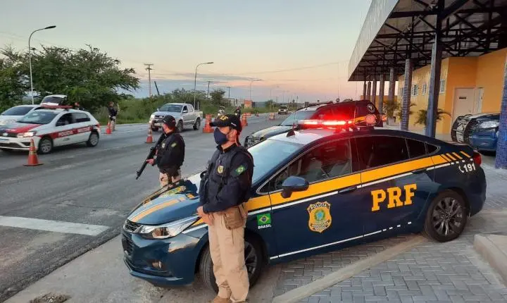 Acidente fatal entre carro e caminhão deixa uma vítima na Paraíba