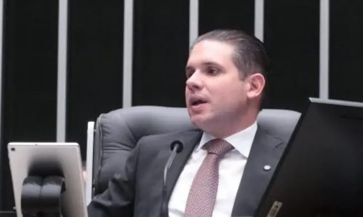 Medida Provisória na medicina traz avaliação rigorosa aprovada por Hugo Motta