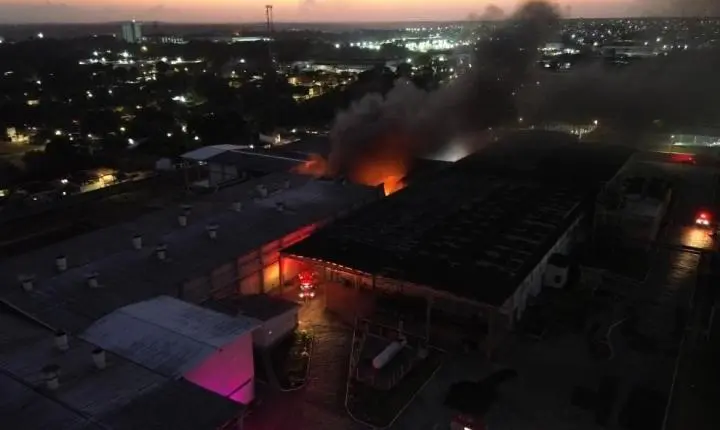 Incêndio em fábrica de pães em João Pessoa é controlado após três horas