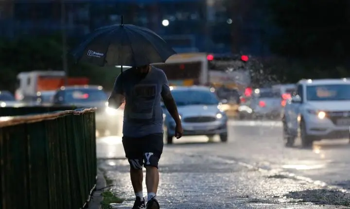Inmet divulga nova previsão do tempo com chuva forte no Sul e Sudeste