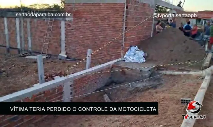 Jovem de 25 anos morre após perder controle de moto e bater em placa no Sertão da Paraíba