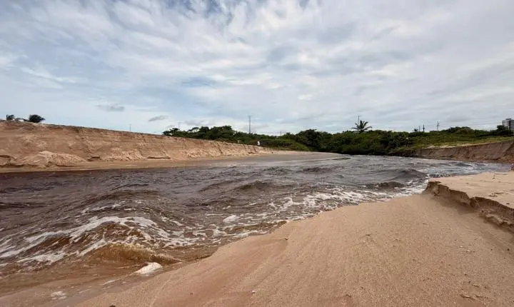 Justiça suspende novamente construções na orla de João Pessoa por risco na rede de esgoto