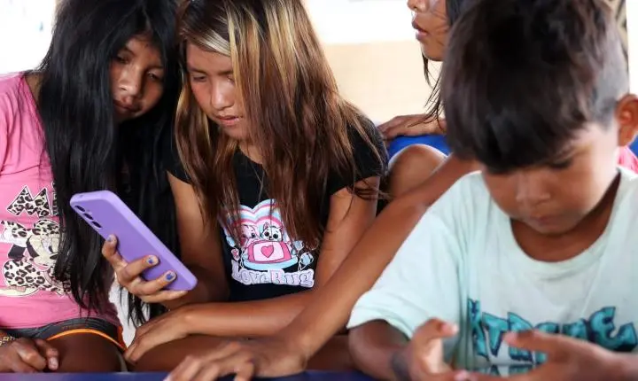 Lei que amplia punição para crimes digitais contra crianças e adolescentes é sancionada no Brasil