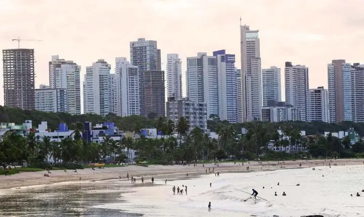Seis trechos de praias impróprias para banho são identificados no relatório de balneabilidade da Paraíba