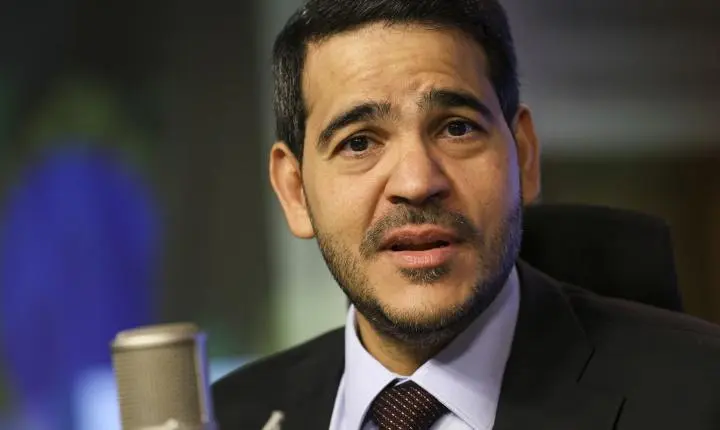 Lula reafirma indicação de Jorge Messias ao STF, criticando rejeição política