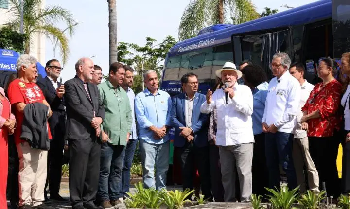 Lula cobra combate aos milicianos no Rio de Janeiro em discurso na Fiocruz