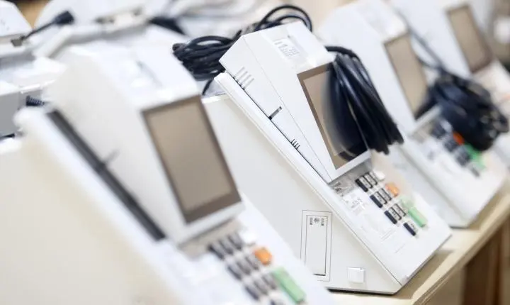 São paulo inicia preparação de mais de 114 mil urnas eletrônicas