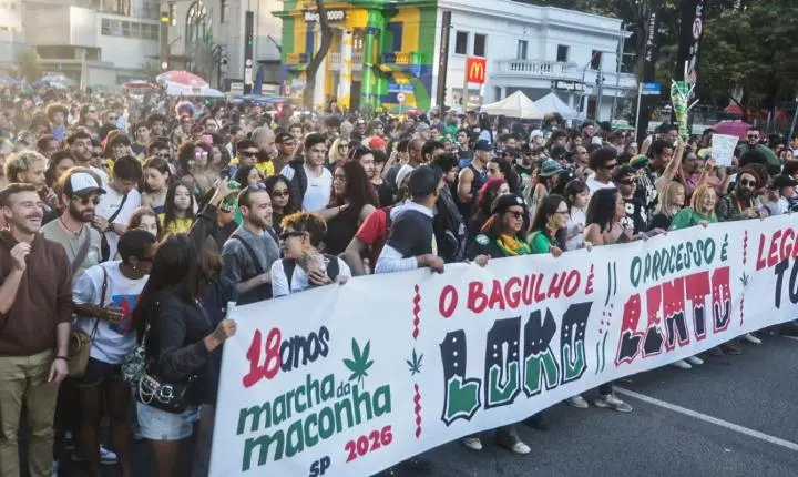Milhares marcham em São Paulo pela legalização da maconha