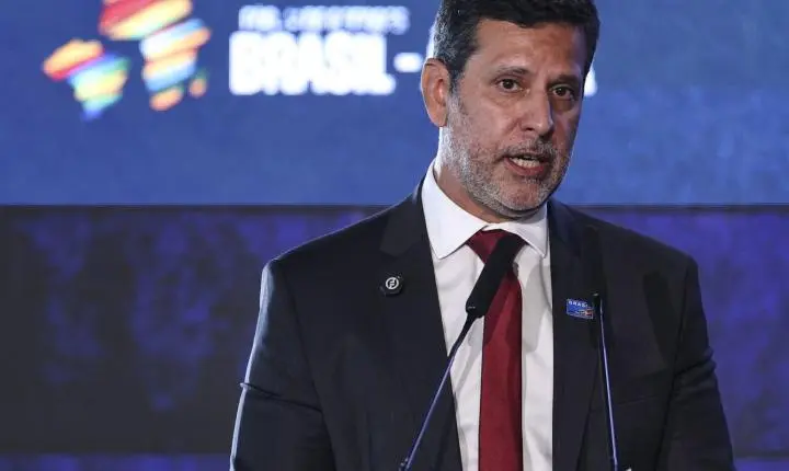 Queda do analfabetismo no Brasil reflete avanços em políticas de educação