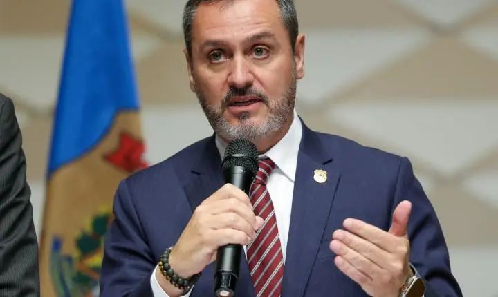 Mendonça determina o afastamento do diretor da PF e de chefe de inteligência
