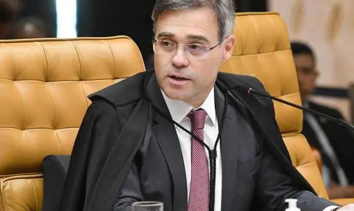 Decisão do TSE ordena remoção de vídeo de deputados contra Flávio Bolsonaro