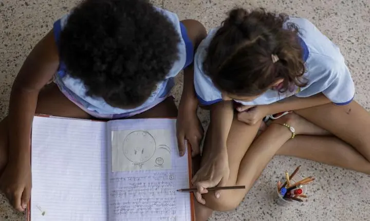 Metade dos estudantes não reconhece educação antirracista nas escolas, aponta estudo sobre desigualdade racial